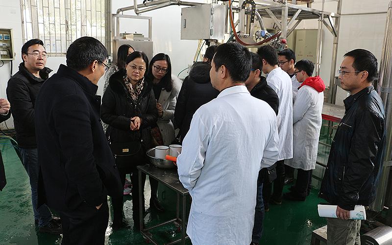 筑牢豆制品安全防線 食品安全抽檢監測豆類及豆制品牽頭工作組蒞臨我校考察交流